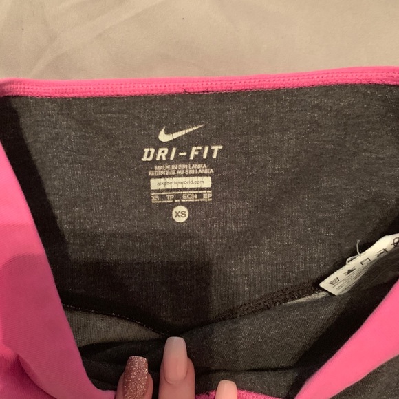 Capri Nike Work Out Pants - Picture 2 of 2